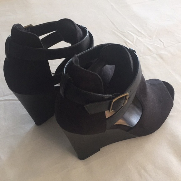 Shoes - Picture 3 of 4